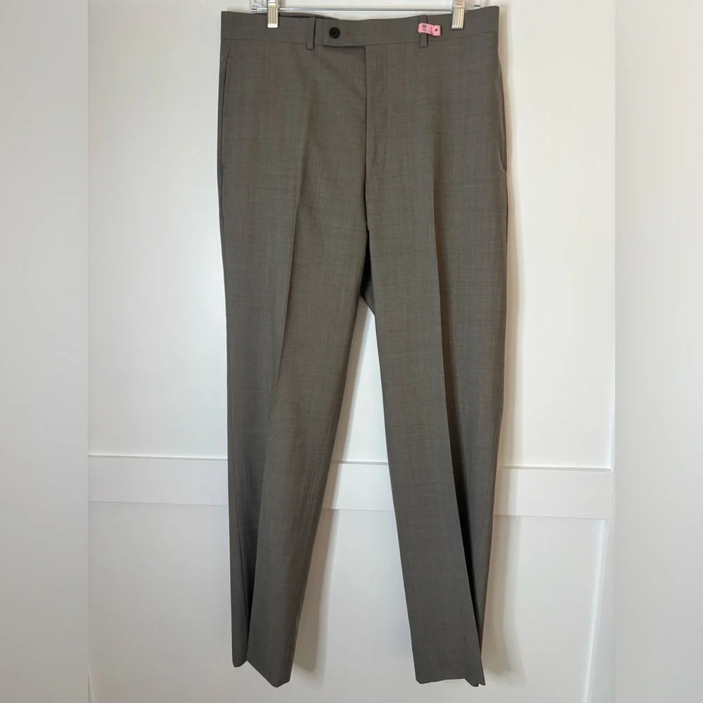 Calvin Klein Men's Taupe Suit jacket size 39L and pants 34